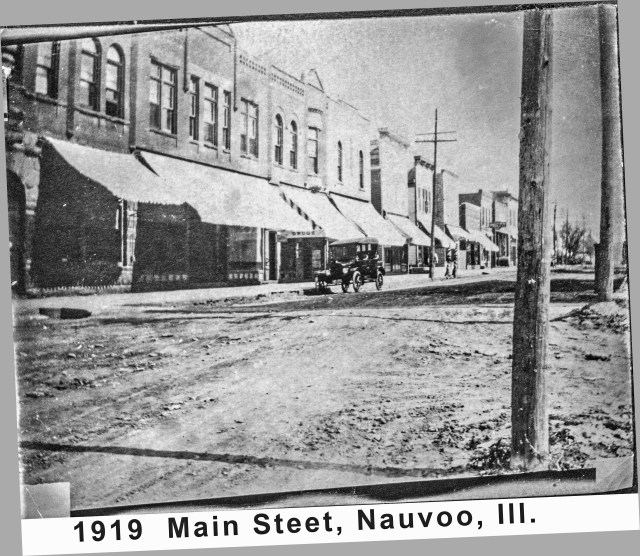 CO19 P59h Nauvoo Main St